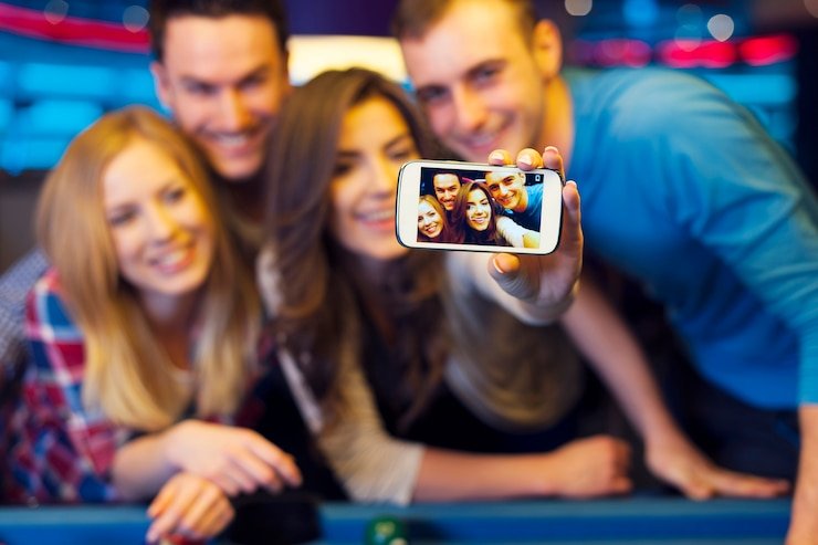 Permainan slot dan live dealer yang tersedia di aplikasi naga26